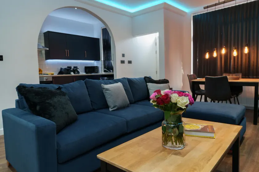 Modern 2 bedroom house -near Leeds - Image 1