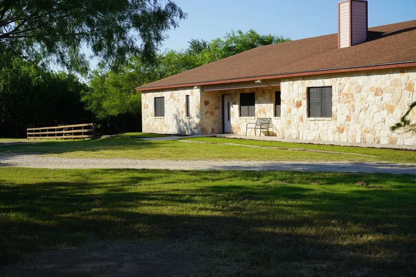 Country-style Oasis! The perfect family get-away. VIEW OUR VIDEO! - Image 1