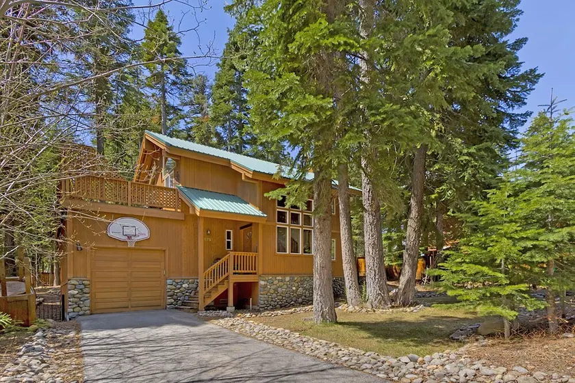 Rosemor - 3 bedroom, 2 bath, fenced in back yard! Walk to Lake! - Image 1