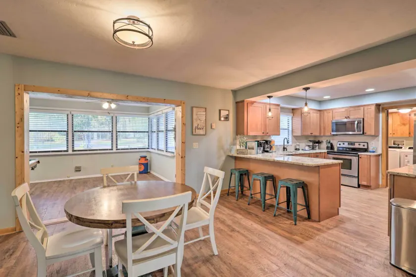 Gorgeous Waldo Home w Dock on Santa Fe Lake - Image 1