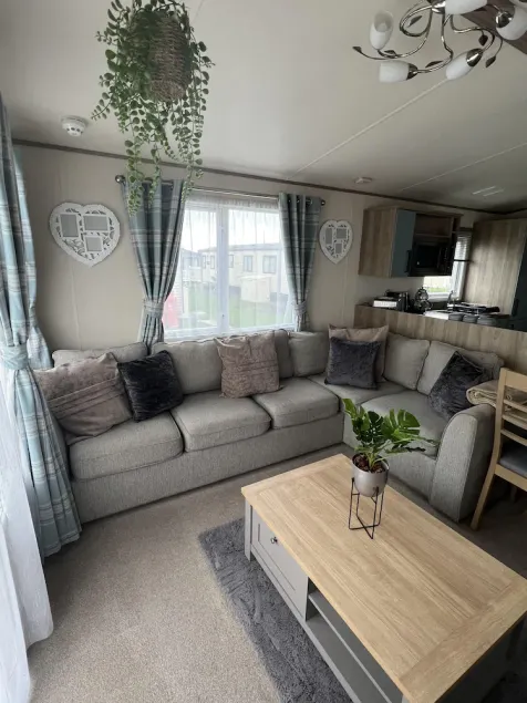 2 Bed Caravan - Sleeps 6 - Parking - Pets - Image 1