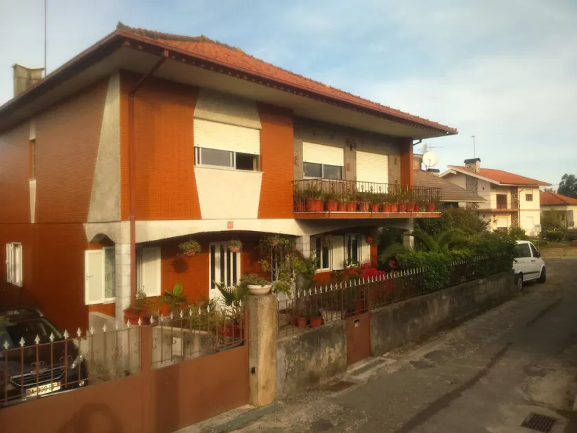 Grande maison typique portugaise avec azulejos - Image 1