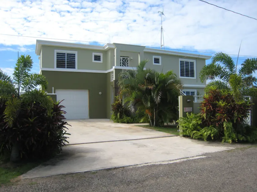Spacious, attractively decorated 2 BR 1bath gated Apt, 4 Mins to Jobos Beach - Image 1