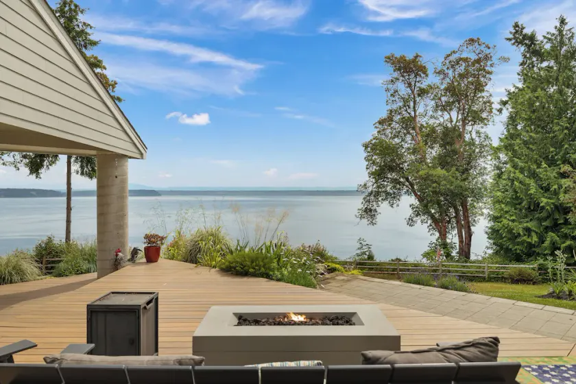 Kingston Home with Magnificent Ocean Views - Image 1