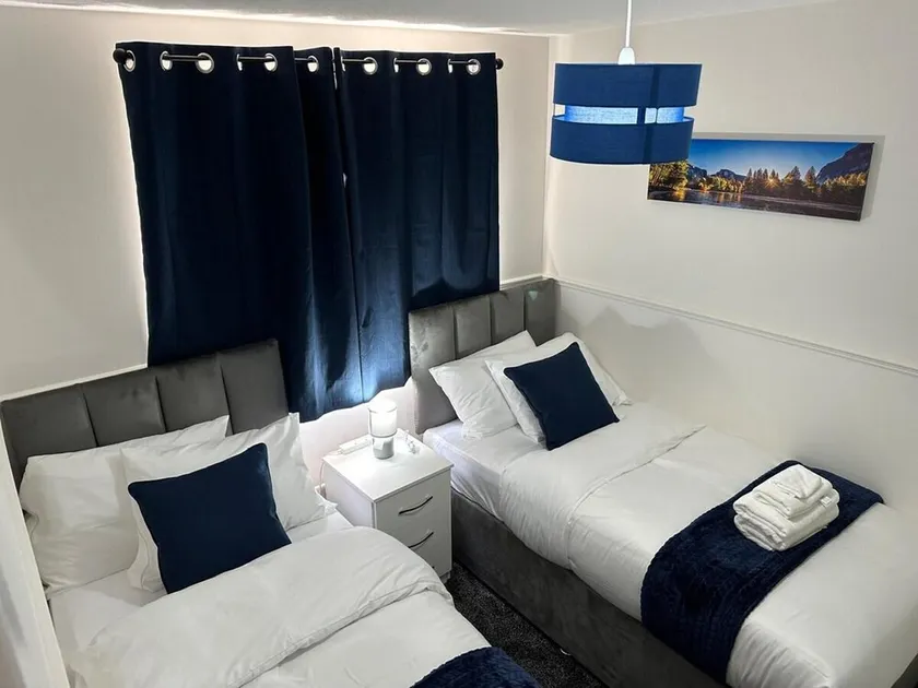 House Sleeps 7 - Contractors, Free Parking - Image 1