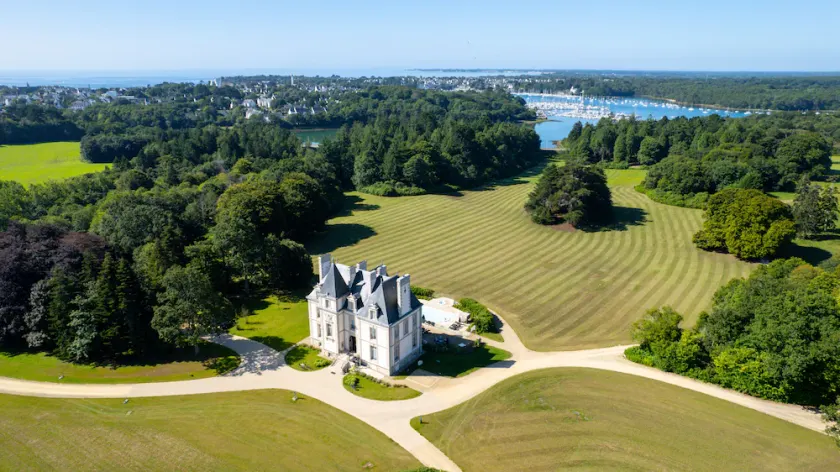 Chateau Les Garennes - Image 1