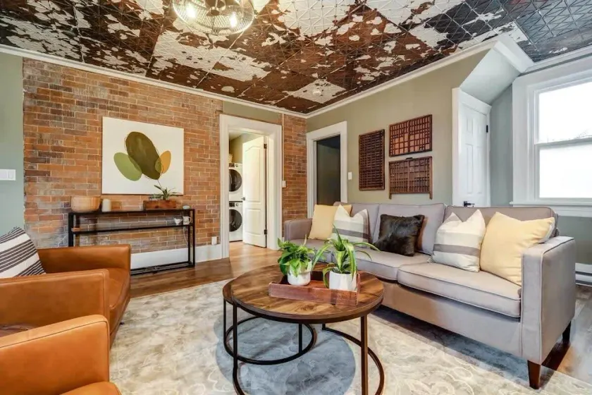 The Marigold - Gorgeously remodelled PEC farmhouse - Image 1