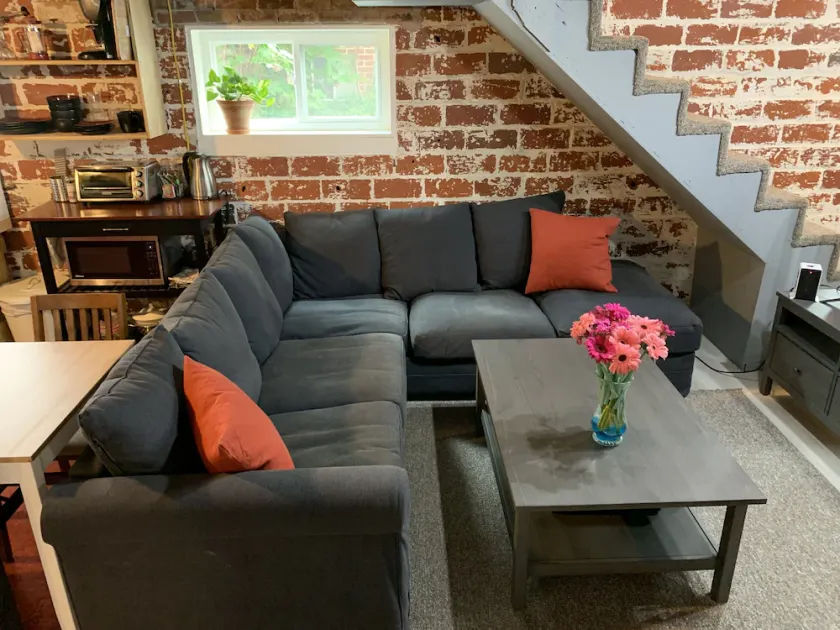 Welcoming and light ground floor studio short walk to dwnt Silver Spring & metro - Image 1