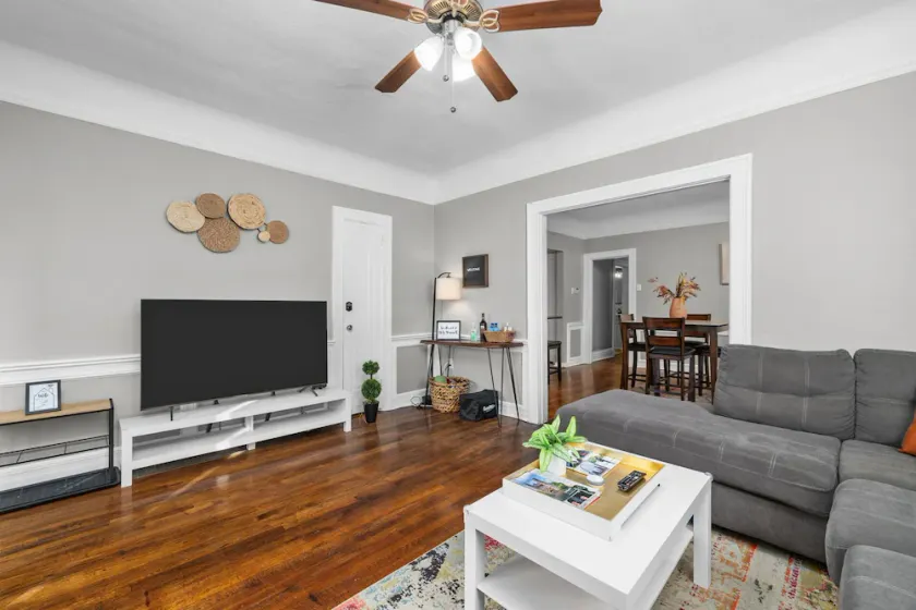 Delmar Dreams: Boutique Stay by Forest Park! - Image 1