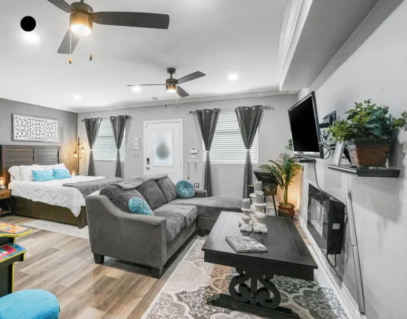 Cozy Studio Apartment , Luxury and Private Firepit - Image 1