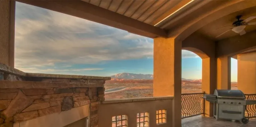 Red Cliff Sunset Views | 3-Bed Third-Floor Retreat - Image 1
