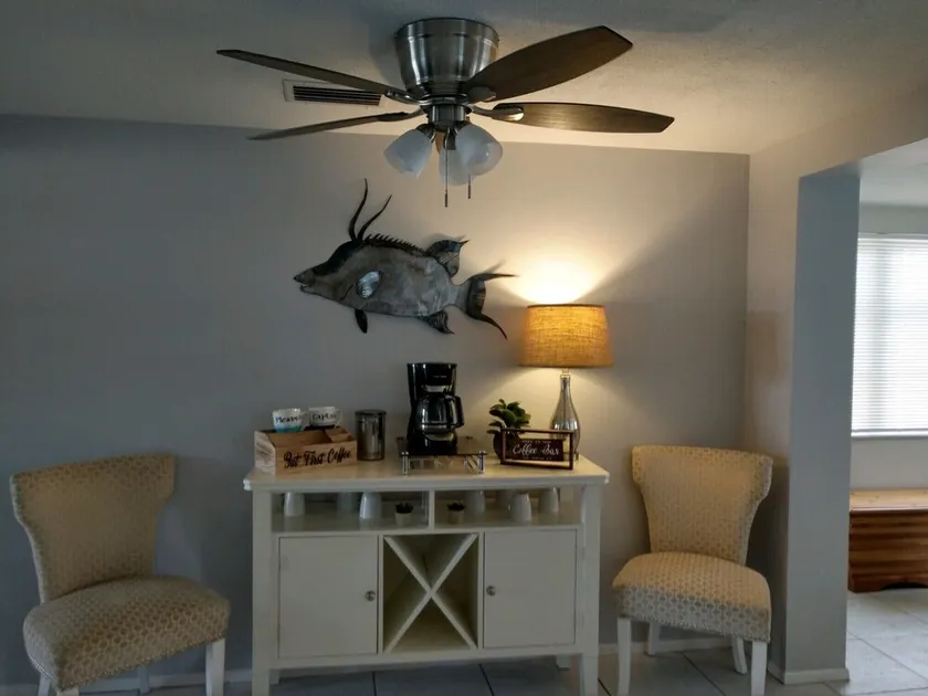 Sunrise, Suntan, Sunset repeat! Coastal getaway! 2 bd, pet friendly, fenced yard - Image 1