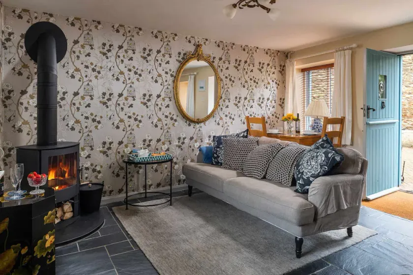 Bantam Cottage - sleeps 2 guests  in 1 bedroom - Image 1