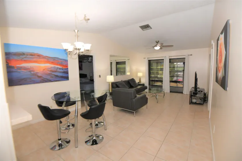 Luxurious 3 BR in Quiet Central Stuart Community - Image 1