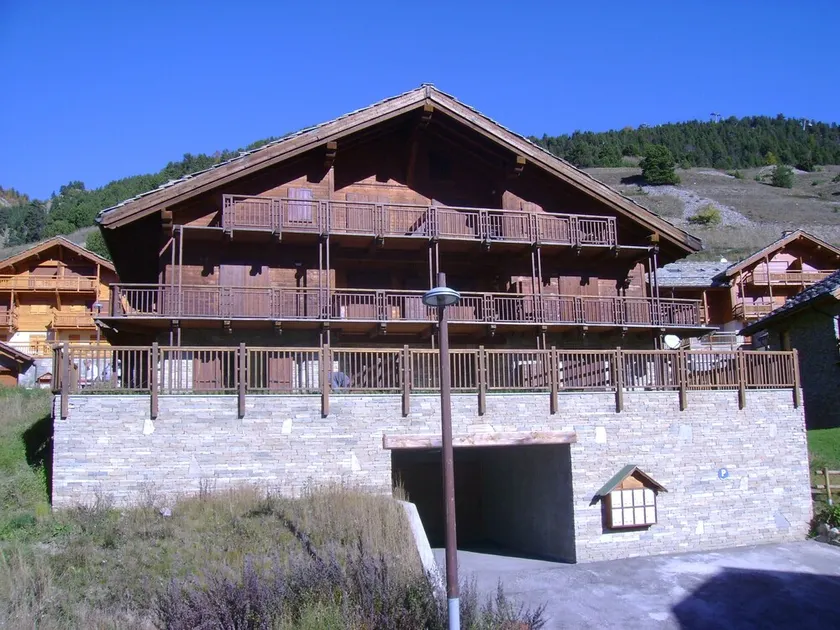 De Luxe T3 Chalet de Charme sur les pistes à Montgenèvre - Image 1