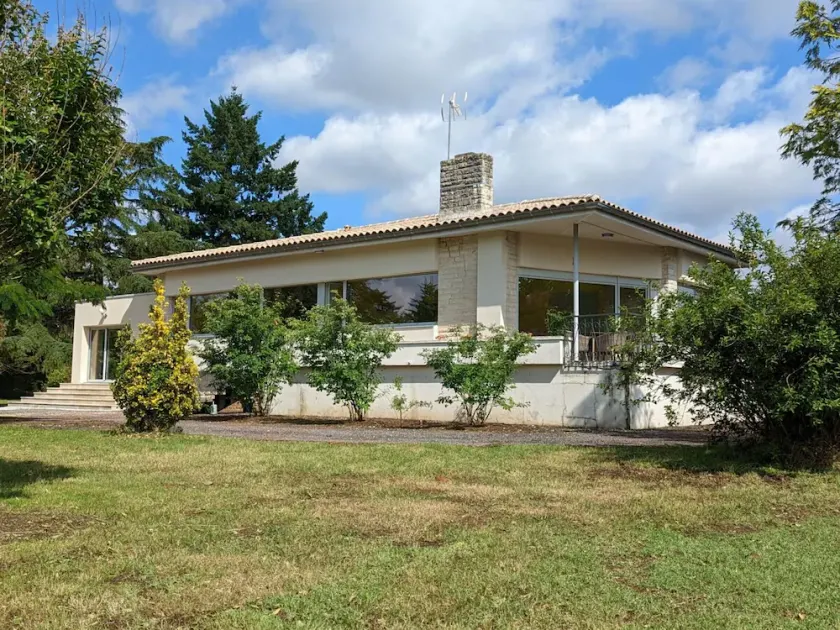 Comfortable house with private garden, internet, parking - Image 1