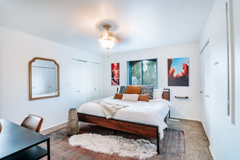 Quiet two story unit with mountain views. 5 min to Sugarhouse - Image 1