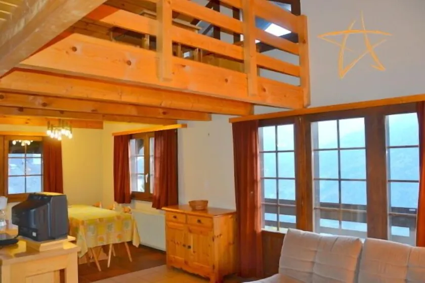 Extérieur : appartement pour  7 personnes au 3ème étage d’un petit bâtiment de 7 logements avec entr - Image 1