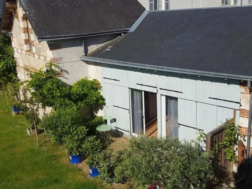 Cozy studio with shared garden and parking, ideal for couples facing Pontlevoy Abbey - Image 1