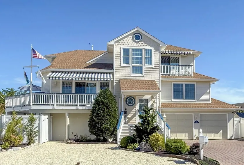 Heated Saltwater Pool ~ Island Bliss 5BR 3BA Luxury Bayside Beauty ~ Sleeps 12 - Image 1