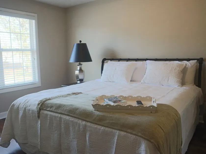Cozy Home 5 min to Mall of GA, Coolray Field/30 min to Lake Lanier/45 min to Atl - Image 1