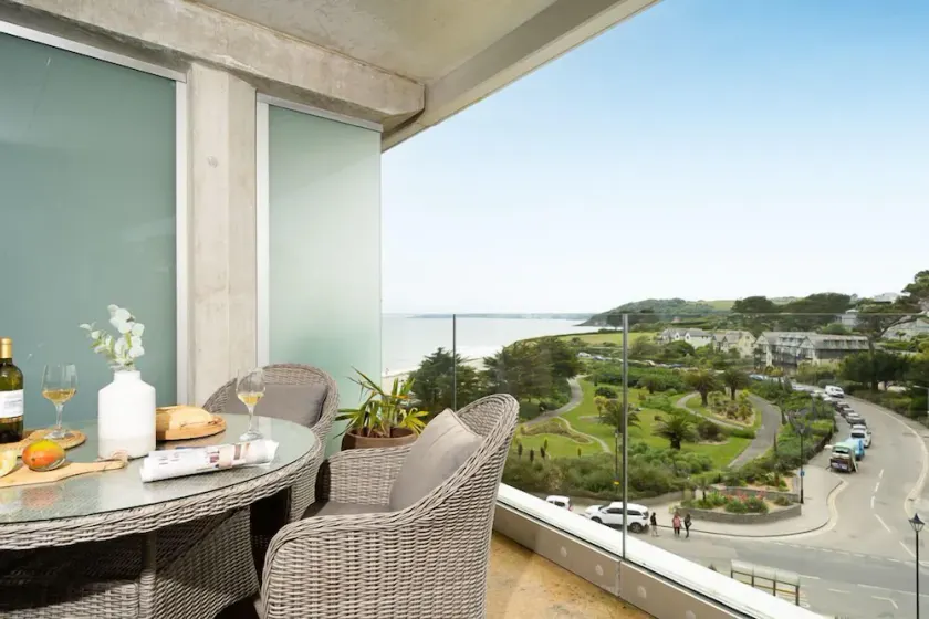 Starboard is a one bedroom apartment with high spec, modern and stylish interior - Image 1