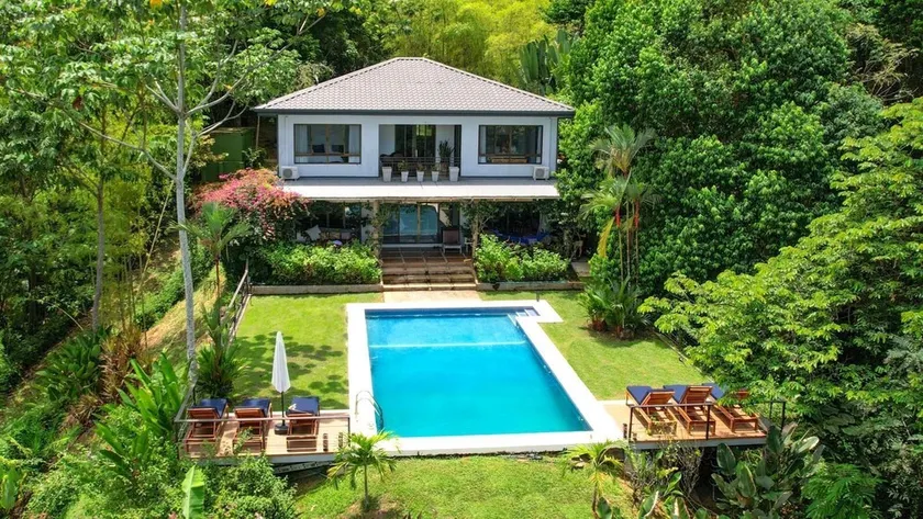 Beautiful Jungle Villa with monkeys, five minutes from surfing and restaurants - Image 1