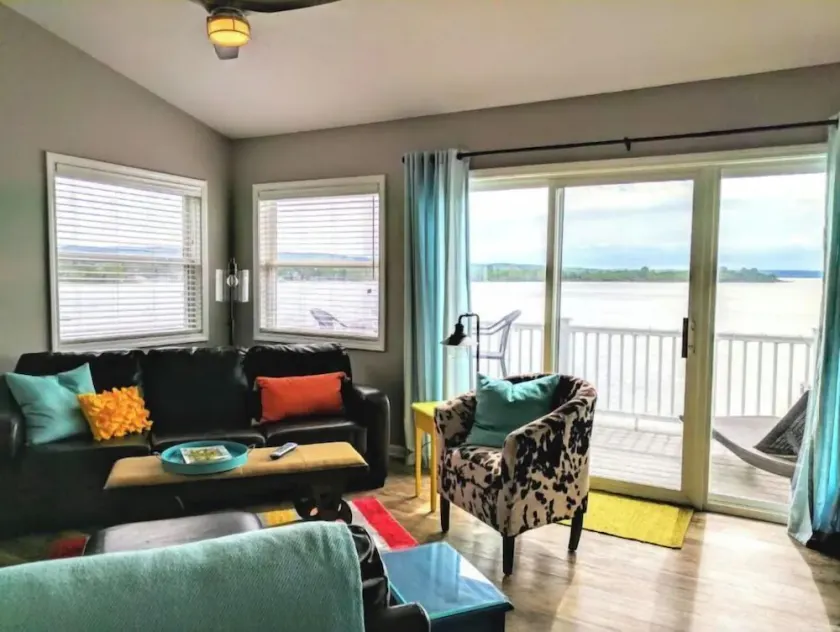 Cheerful Lakefront Condo Between 2 Lakes - Image 1