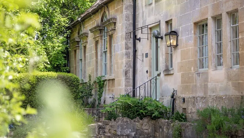 The Old School Rooms Beautiful Georgian apartment, sleeps 12 with Wifi and Parking, near Bath - Image 1