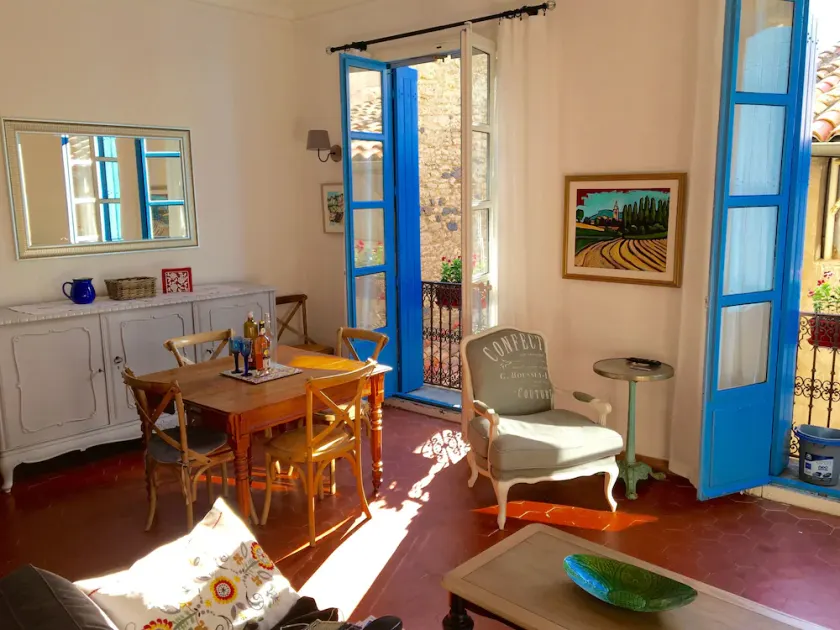 Super Clean, Sunny, Elegant, 2 Bedroom Character Apt In The Heart Of Pezenas - Image 1