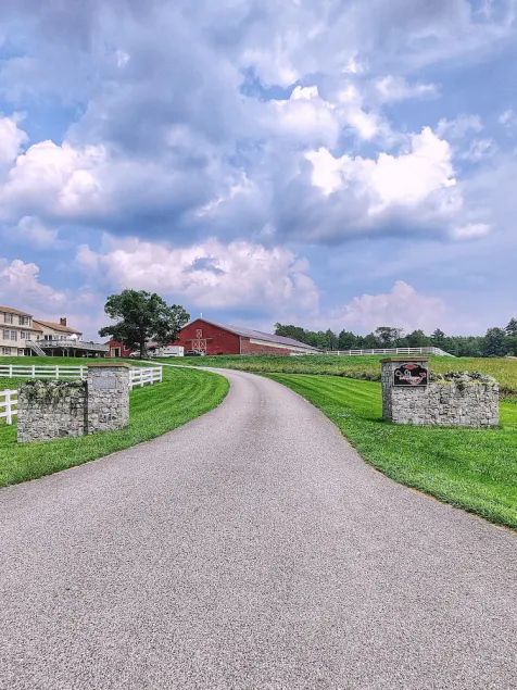 Peaceful Studio on Horse Farm - Hike, Relax, Explore! - Image 1