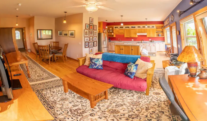 Mountain View, jacuzzi, bright spacious Ecovillage - Image 1