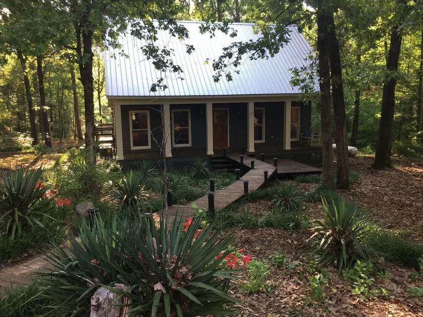 Natchez Trace Cabin Retreat on 5 acres - Image 1