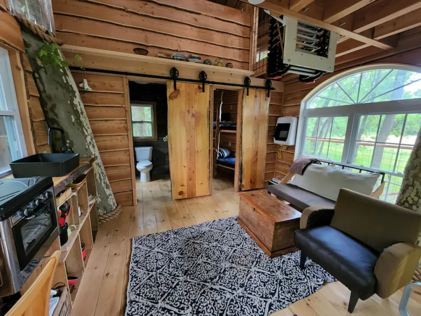 One of a kind Treehouse on the Genesee River - Image 1