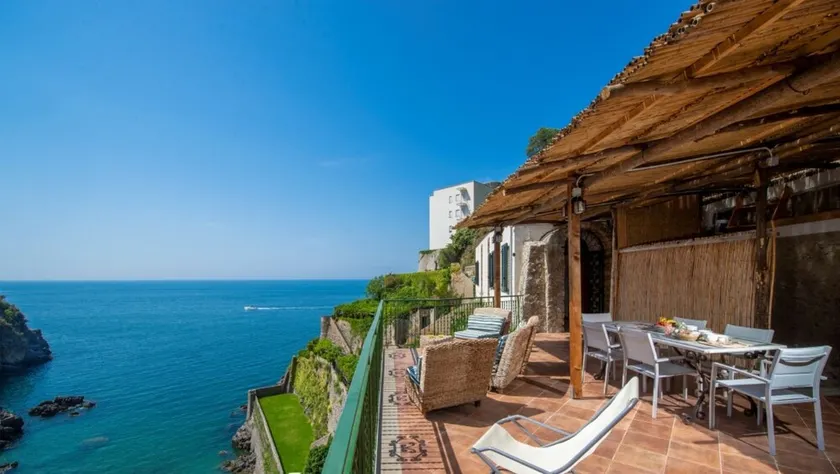 Casa di mare 2, Beautiful Property on the beach, terraces with stunning views - Image 1