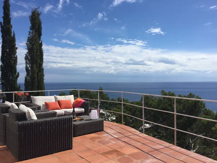 Exceptional sea views, private pool and coves on foot in Tamariu - Image 1