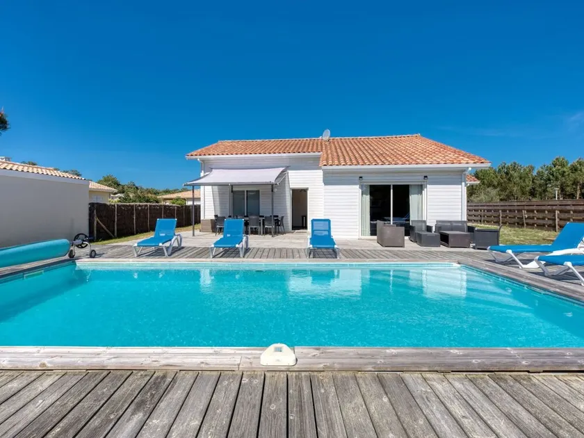 Wonderful private villa for 8 guests with WIFI, private pool, TV, terrace and pets allowed - Image 1