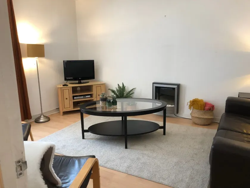Lovely one-bedroom apartment just a few yards off Edinburgh’s famous Royal Mile. Sleeps 2. - Image 1