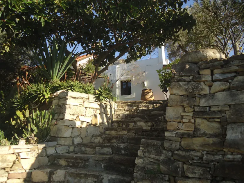 Maison de campagne Jasemi entourée d'un beau jardin et vue sur la mer - Image 1