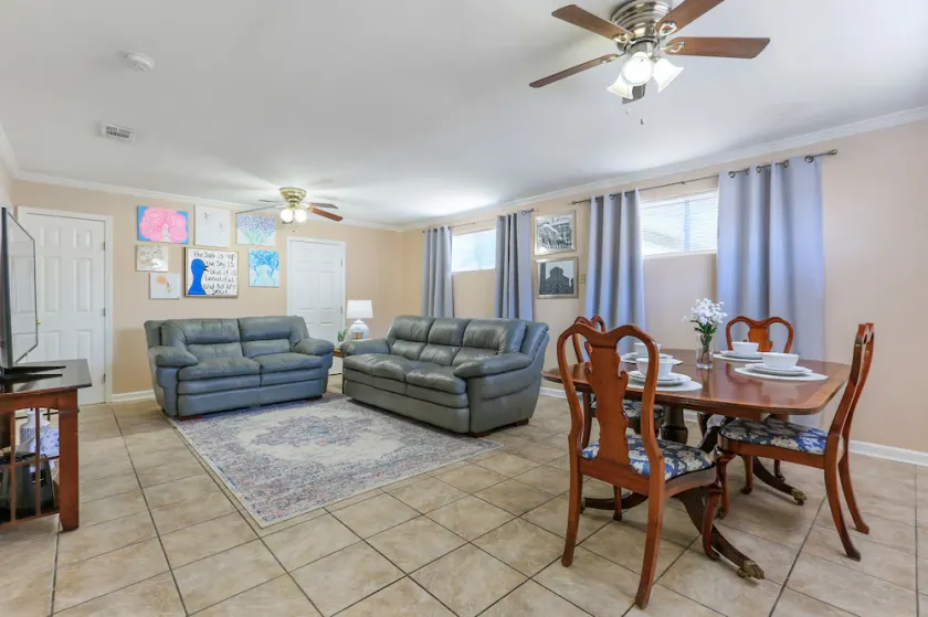 Comfort and Convenience, minutes away from historical French Quarter - Image 1