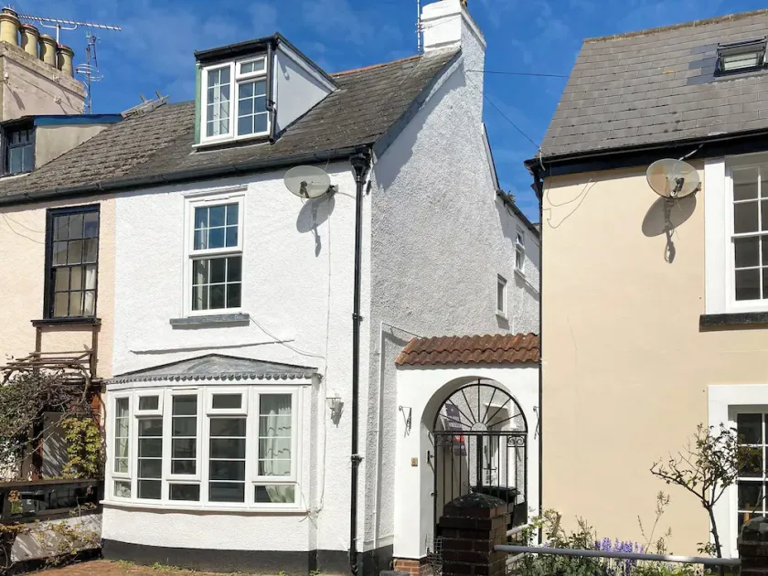 4 bedroom accommodation in Dawlish - Image 1