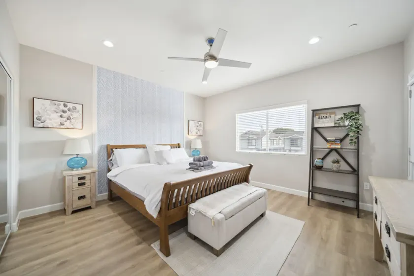 Modern Luxury - 4 bedroom - 14 guests - Disney +EV Charge - Image 1