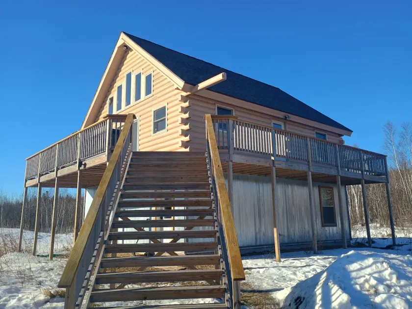 Lake Superior Log Home Retreat - Image 1