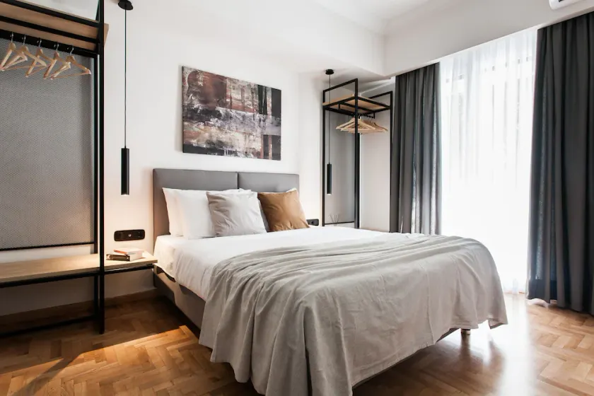 UPSTREET Modern Minimalist 3BD Apt-Hilton - Image 1