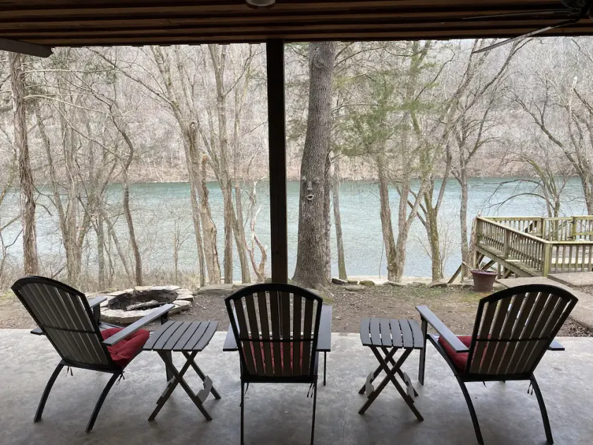 Spacious, cozy retreat on the White River, minutes from the trails and caverns. - Image 1
