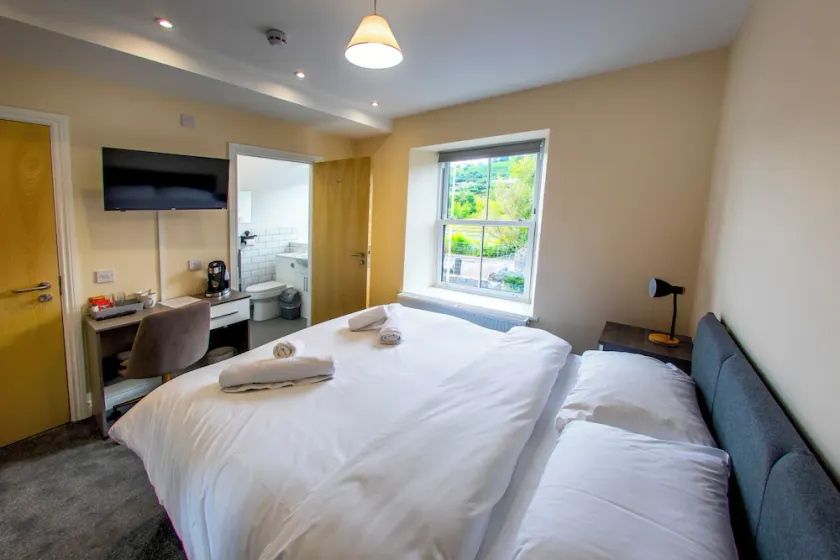 The Cresselly Inn - Image 1