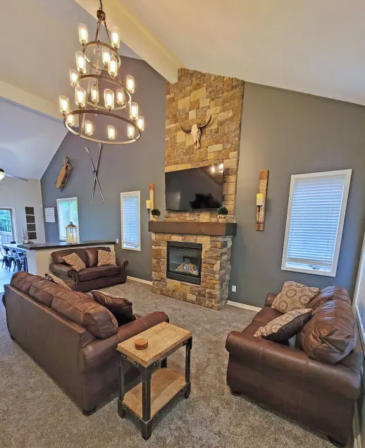 5 BR Coyote Cliff Corner HUGE Luxury w/Hot Tub and Linens - Image 1