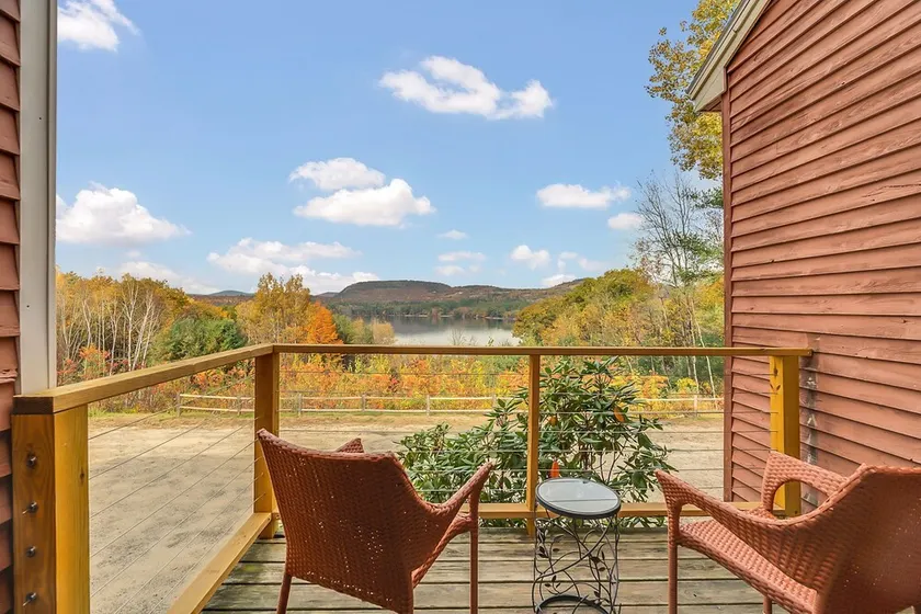Hidden Gem! Large 3BR Condo, minutes to Pleasant Mtn! 40 Minutes to Sunday River - Image 1