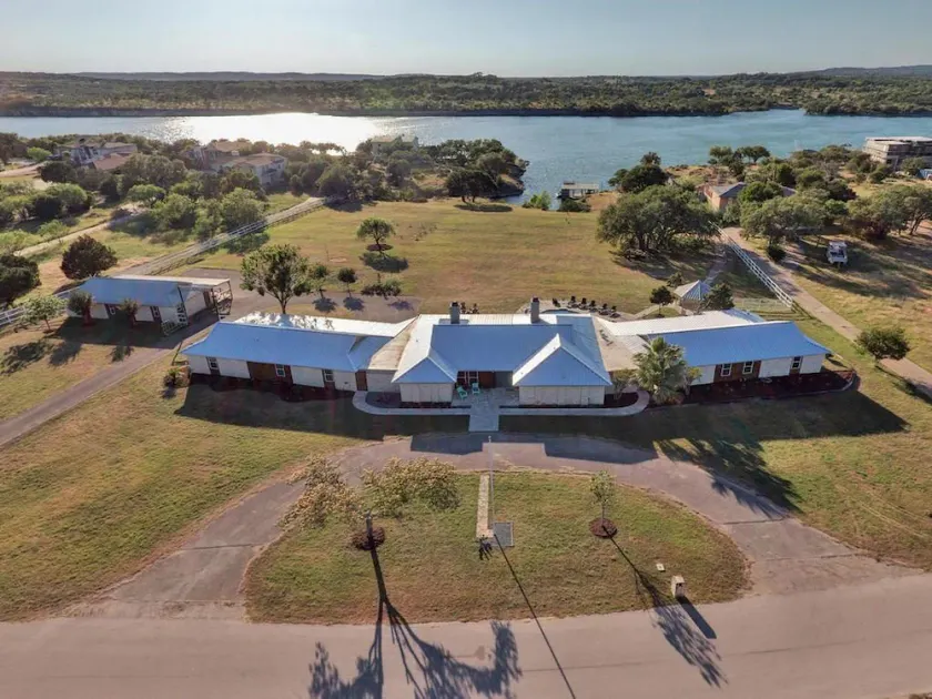 Ejendommen på Lake Travis - En 10 Acre Waterfront Escape for grupper - Image 1