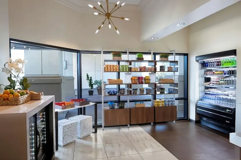 Short Drive to Nearest Local Vineyard ! 3 Family-friendly Units! Fitness Center! - Image 1